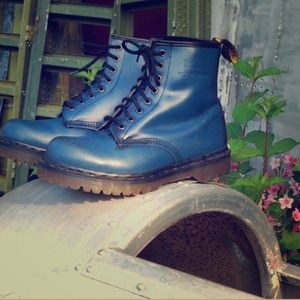 Vintage like new Dr. Martens Dark blue size 8